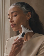 Vídeo del tratamiento para cuello y contorno Saglou con EMS: cómo usarlo